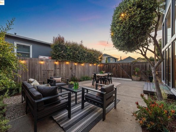 327 Hudson St, Oakland CA 94618