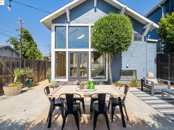 327 Hudson St, Oakland CA 94618