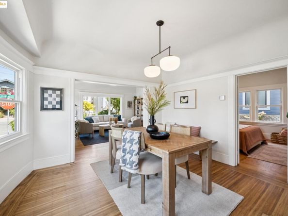 327 Hudson St, Oakland CA 94618