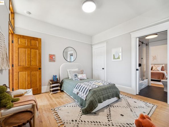 327 Hudson St, Oakland CA 94618