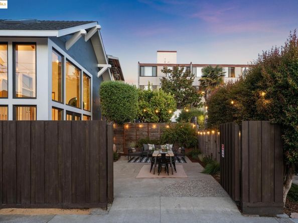 327 Hudson St, Oakland CA 94618