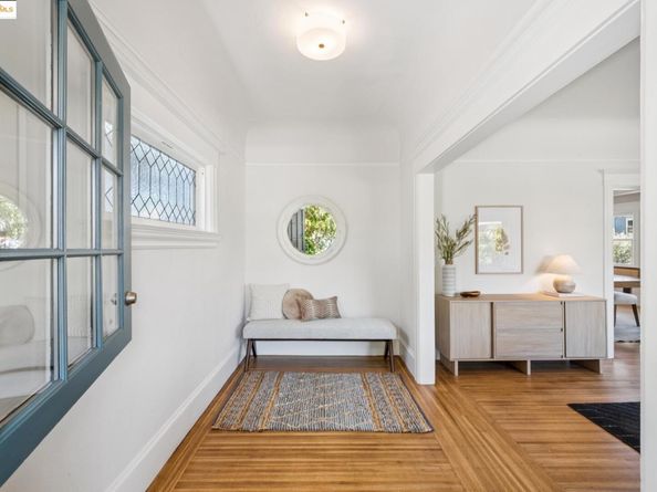 327 Hudson St, Oakland CA 94618