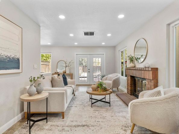 215 Mavis Dr, Pleasanton CA 94566