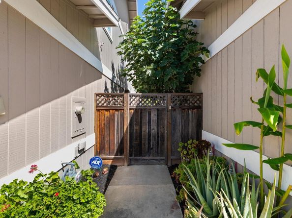 215 Mavis Dr, Pleasanton CA 94566