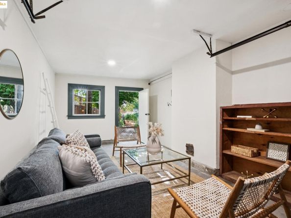 919 Mckinley Ave, Oakland CA 94610