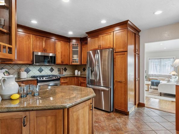 4125 Kuhnle Ave, Oakland CA 94605