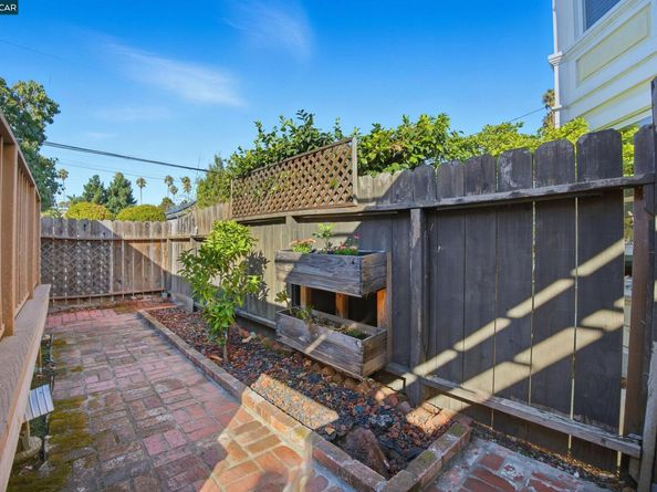 901 San Antonio Ave, Alameda CA 94501