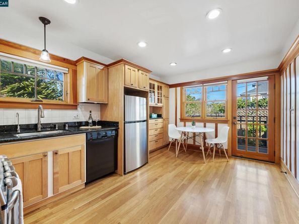 901 San Antonio Ave, Alameda CA 94501
