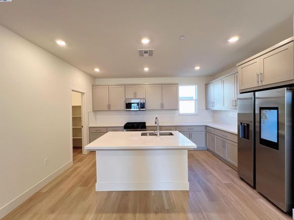 6260 Dove Ave, Dublin CA 94568