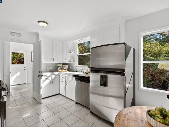 123 Orchard Rd, Orinda CA 94563