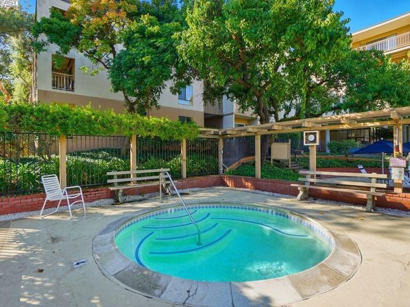 310 N Civic Dr 102, Walnut Creek CA 94596