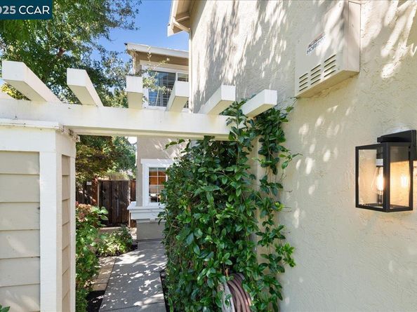 110 Bridgeside Cir, Danville CA 94506