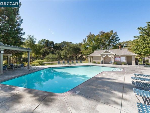 110 Bridgeside Cir, Danville CA 94506