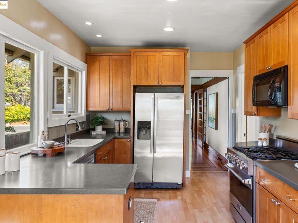 425 44Th St, Oakland CA 94609