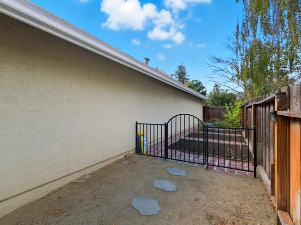 7345 Castle Dr, Dublin CA 94568