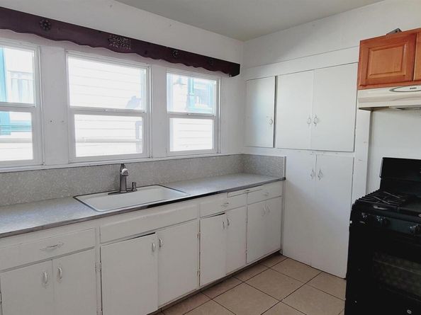 3300 E 17Th St, Oakland CA 94601