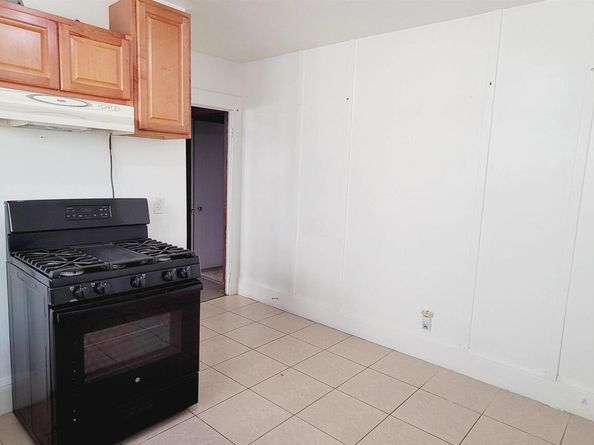 3300 E 17Th St, Oakland CA 94601