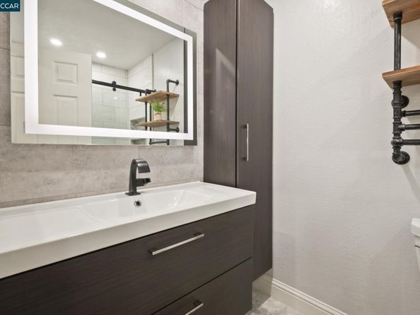 1160 Maywood Ln, Martinez CA 94553