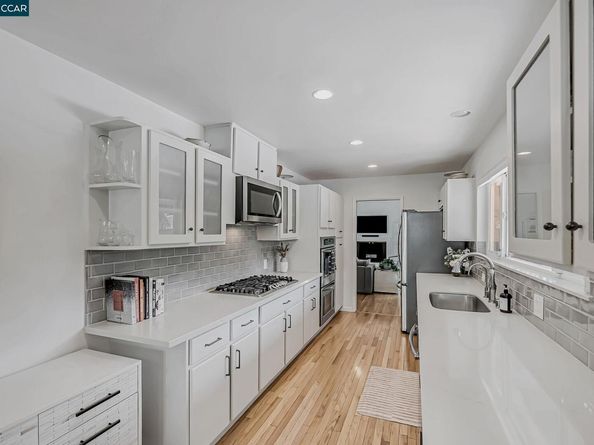 142 Sequoyah View Dr, Oakland CA 94605