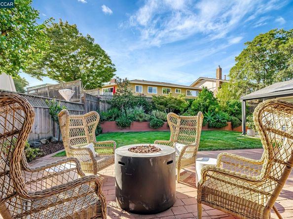 142 Sequoyah View Dr, Oakland CA 94605