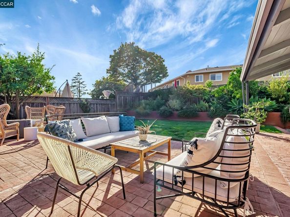 142 Sequoyah View Dr, Oakland CA 94605