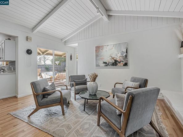 142 Sequoyah View Dr, Oakland CA 94605