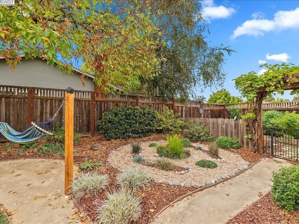 2474 Tanager Dr, Pleasanton CA 94566