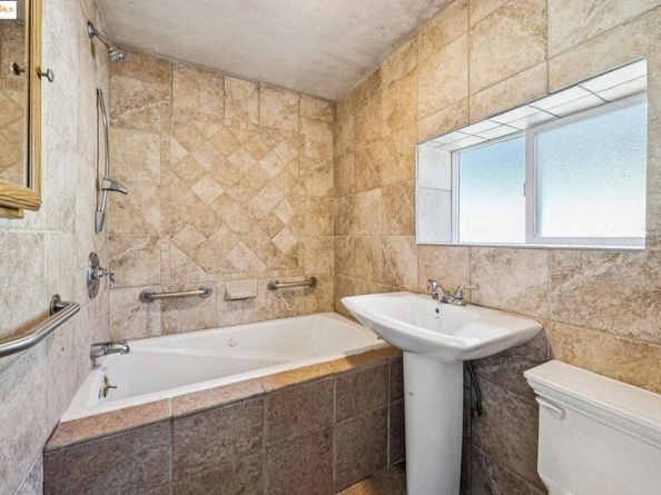 3427 Laguna Ave, Oakland CA 94602