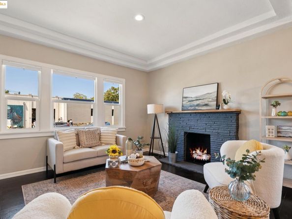 1092 Dwight Way, Berkeley CA 94710