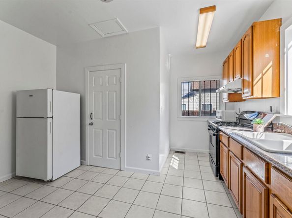 1148 E 15Th St, Oakland CA 94606