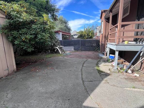 699 33Rd St, Oakland CA 94609