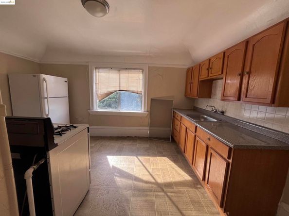 699 33Rd St, Oakland CA 94609