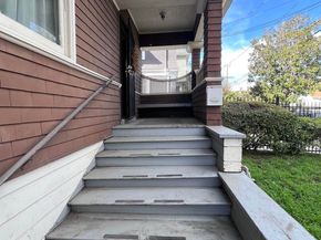 699 33Rd St, Oakland CA 94609