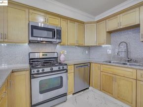 1515 14th AVE 302, Oakland CA 94606