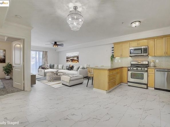 1515 14th AVE 302, Oakland CA 94606