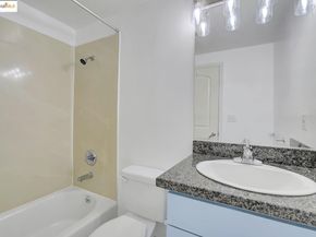 1515 14th AVE 302, Oakland CA 94606