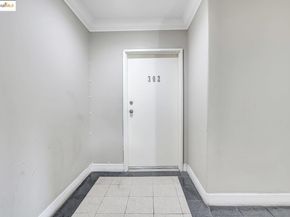 1515 14th AVE 302, Oakland CA 94606