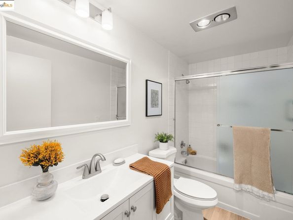 5340 Broadway Ter 102, Oakland CA 94618