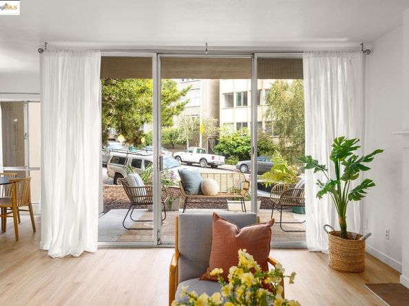 5340 Broadway Ter 102, Oakland CA 94618