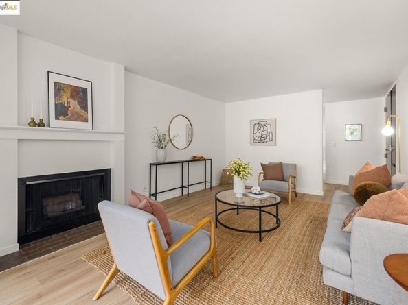 5340 Broadway Ter 102, Oakland CA 94618