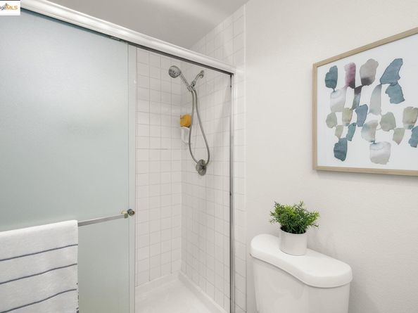 5340 Broadway Ter 102, Oakland CA 94618