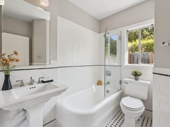 4032 Laurel Ave, Oakland CA 94602