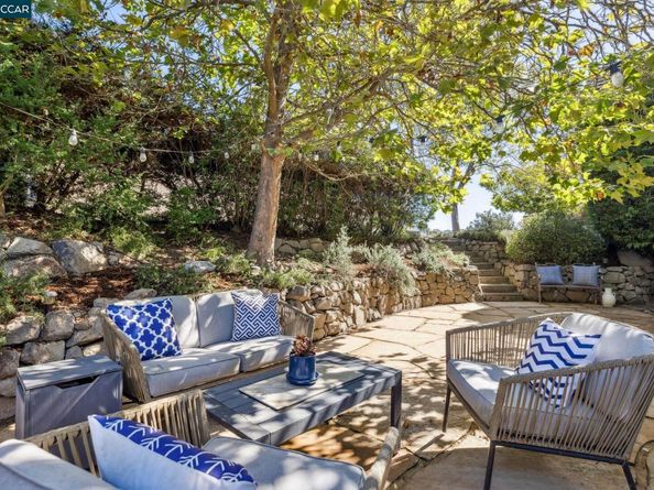 1375 Summit Park Ct, El Cerrito CA 94530