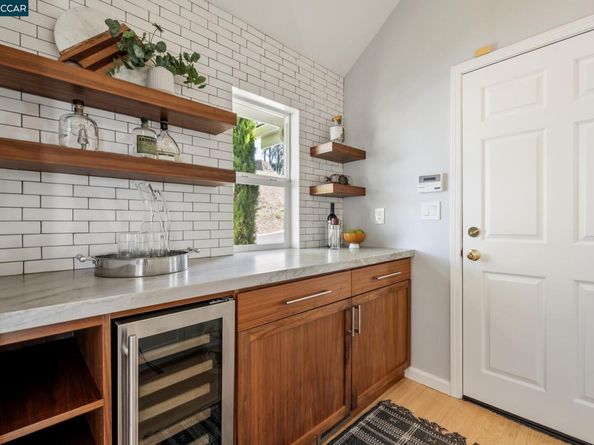 1375 Summit Park Ct, El Cerrito CA 94530