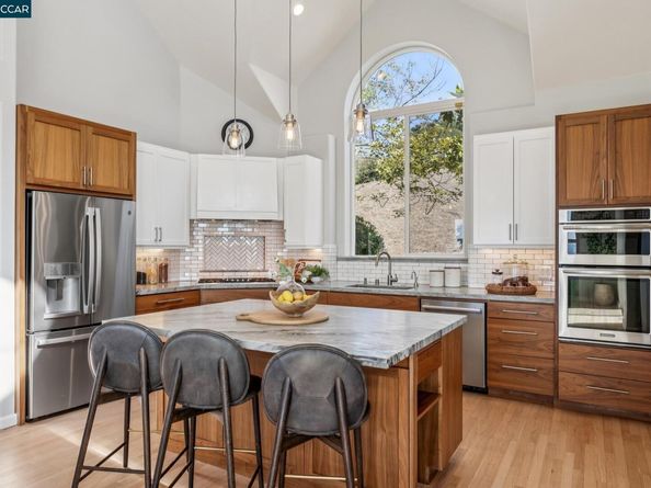 1375 Summit Park Ct, El Cerrito CA 94530