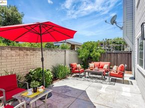 16 Town Sq PL, Oakland CA 94603