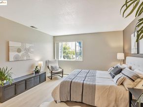 16 Town Sq PL, Oakland CA 94603