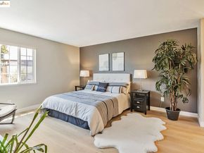 16 Town Sq PL, Oakland CA 94603