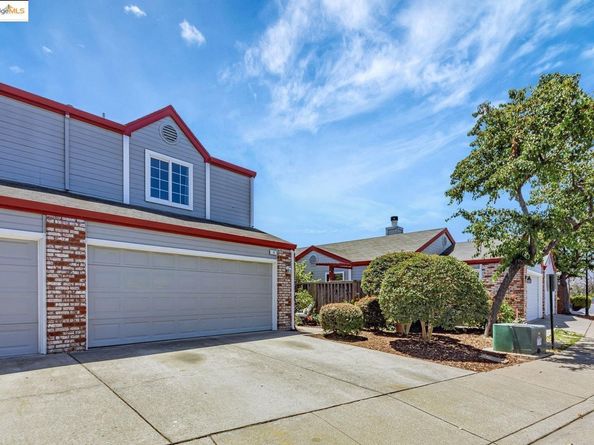 16 Town Sq PL, Oakland CA 94603