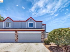 16 Town Sq PL, Oakland CA 94603